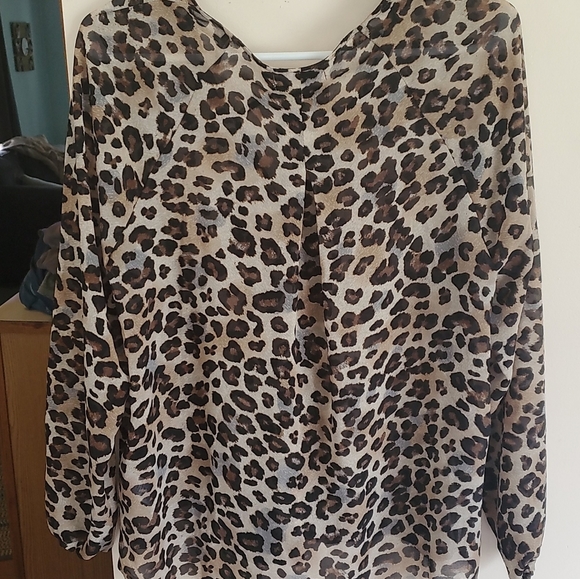 Lightweight Cheetah Print Blouse with Cross Front - Picture 3 of 4